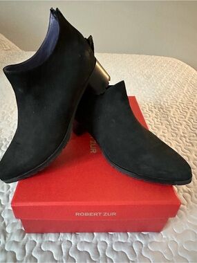 Robert Zur Black Suede Low Block Heel Ankle Booties